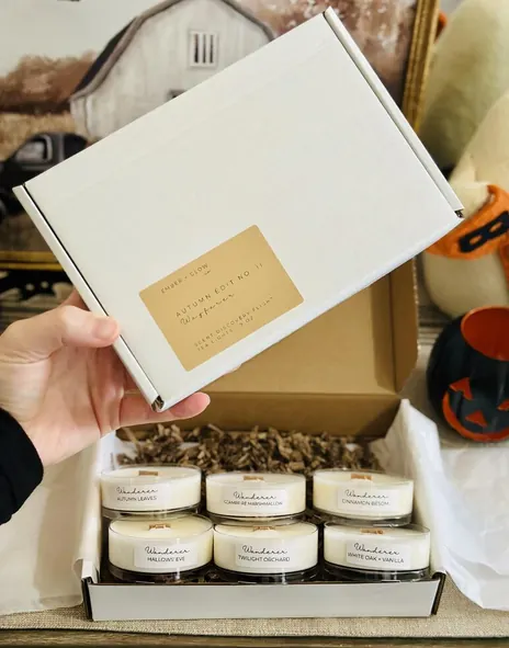 Open scent discovery box of six wood-wick tea lights